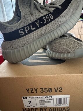 Yeezy Boost 350 V2